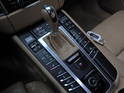 PORSCHE MACAN - 9