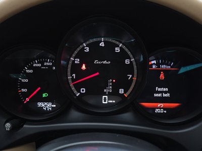 PORSCHE MACAN - 8