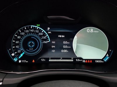 صورة 8 لـ 2023 Genesis GV70