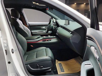 صورة 10 لـ 2023 Genesis GV70