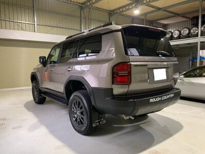 TOYOTA LAND CRUISER 250 - 7