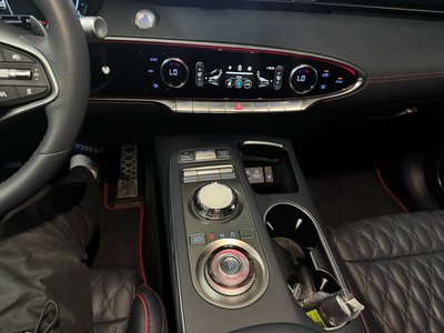2022 Genesis GV70 photo 8
