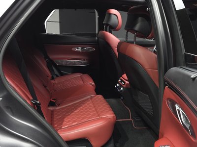 2022 Genesis GV70 — миниатюра 17