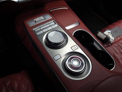 2022 Genesis GV70 — миниатюра 12