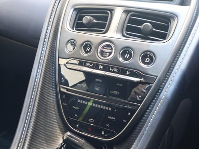 ASTON MARTIN DB11 - 6