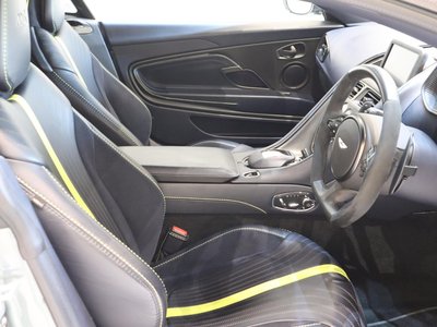 ASTON MARTIN DB11 - 9