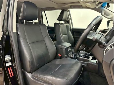 TOYOTA LAND CRUISER PRADO - 9