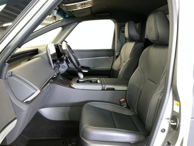 2024 Lexus LM — миниатюра 11