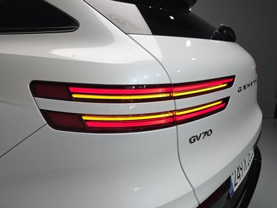 2024 Genesis GV70 thumbnail 11