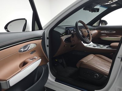 2024 Genesis GV70 thumbnail 14