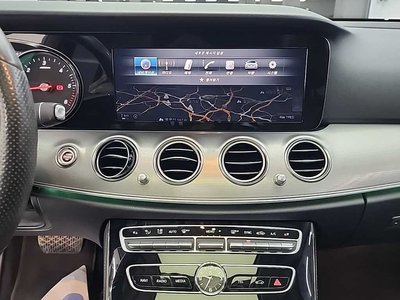 MERCEDES-BENZ E-CLASS - 10