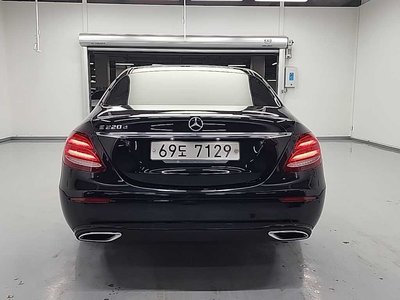 MERCEDES-BENZ E-CLASS - 2