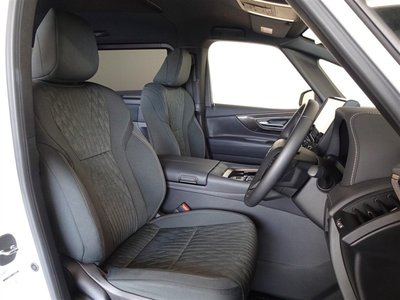 2025 Toyota ALPHARD photo 4
