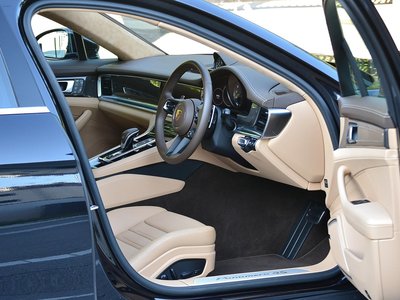 صورة 6 لـ 2024 Porsche PANAMERA