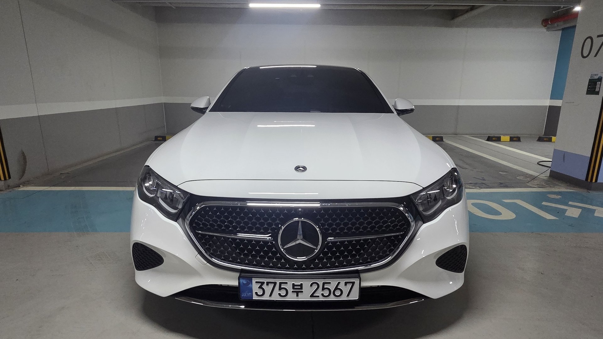 MERCEDES-BENZ E-CLASS - View 1