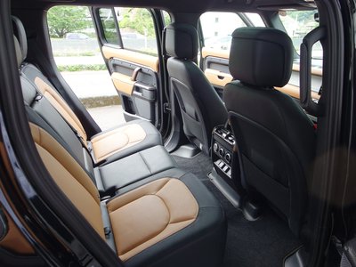 LAND ROVER DEFENDER - 10
