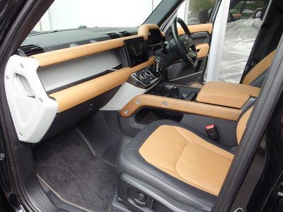 LAND ROVER DEFENDER - 7