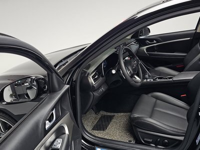 صورة مصغرة 13 لـ 2023 Genesis THE NEW G70