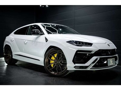 LAMBORGHINI URUS - 10