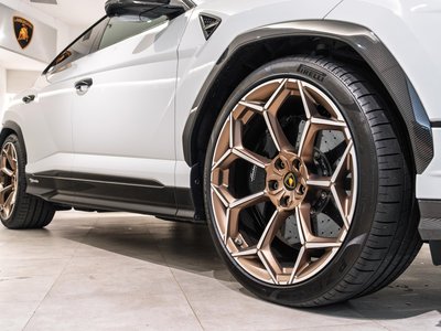 2025 Lamborghini URUS thumbnail 15