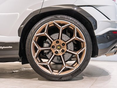2025 Lamborghini URUS thumbnail 16