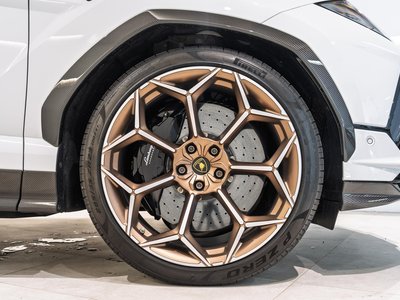 2025 Lamborghini URUS thumbnail 14