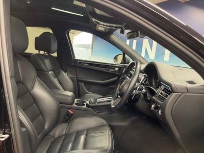 PORSCHE MACAN - 9