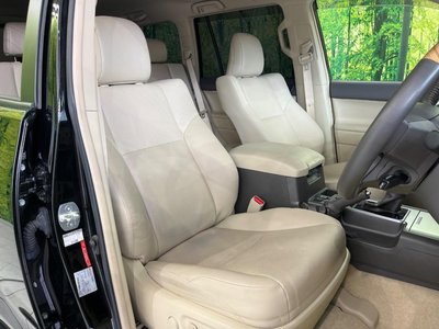 TOYOTA LAND CRUISER PRADO - 8