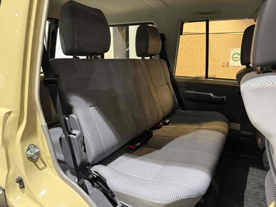 TOYOTA LAND CRUISER 70 - 10