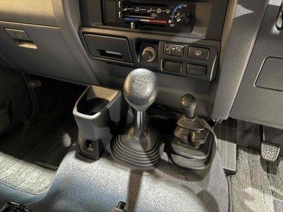 TOYOTA LAND CRUISER 70 - 7