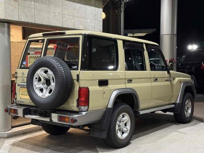 TOYOTA LAND CRUISER 70 - 3