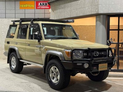 TOYOTA LAND CRUISER 70 - 3