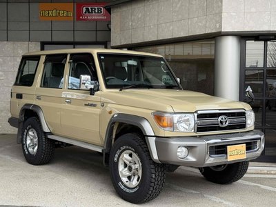 TOYOTA LAND CRUISER 70 - 1