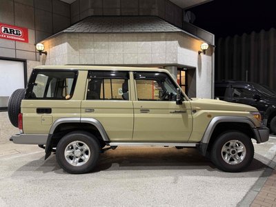 TOYOTA LAND CRUISER 70 - 2