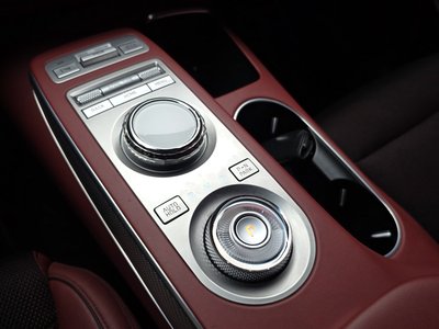 2021 Genesis GV70 — миниатюра 12