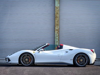 FERRARI 488 - 8