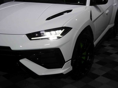 2024 Lamborghini URUS photo 4