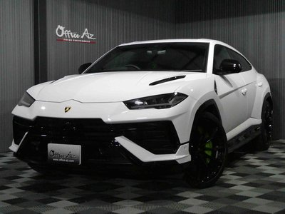 2024 Lamborghini URUS photo 1