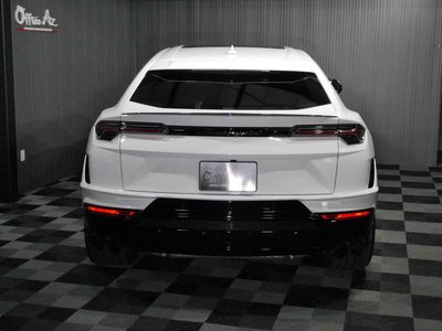 2024 Lamborghini URUS photo 8
