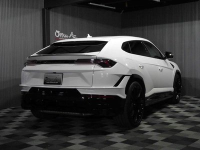 2024 Lamborghini URUS photo 7