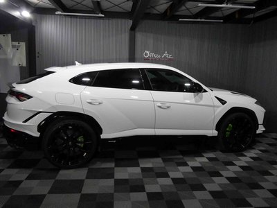 2024 Lamborghini URUS photo 6