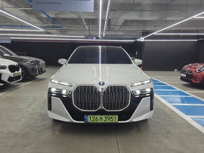 2026 BMW 7 SERIES photo 2