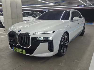 2026 BMW 7 SERIES photo 1