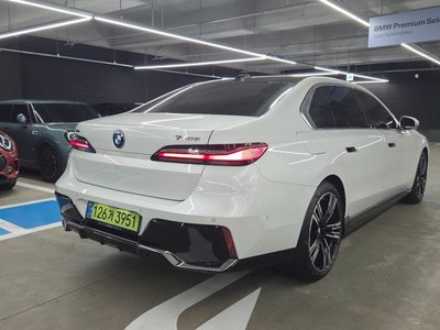 2026 BMW 7 SERIES photo 5