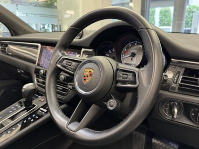 صورة 10 لـ 2021 Porsche MACAN