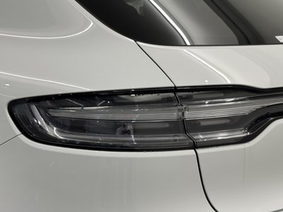 صورة 6 لـ 2021 Porsche MACAN