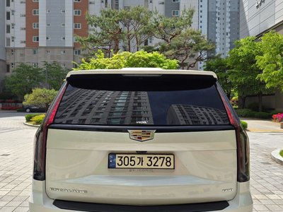 CADILLAC ESCALADE - 5