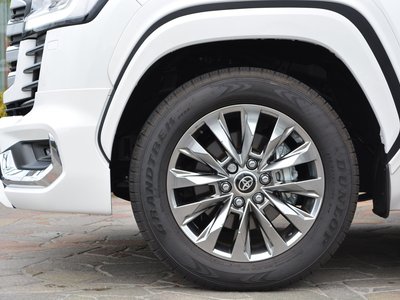 صورة 7 لـ 2024 Toyota LAND CRUISER 300