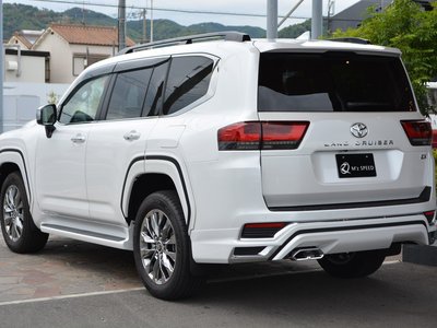 صورة 6 لـ 2024 Toyota LAND CRUISER 300