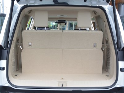 صورة مصغرة 49 لـ 2024 Toyota LAND CRUISER 300